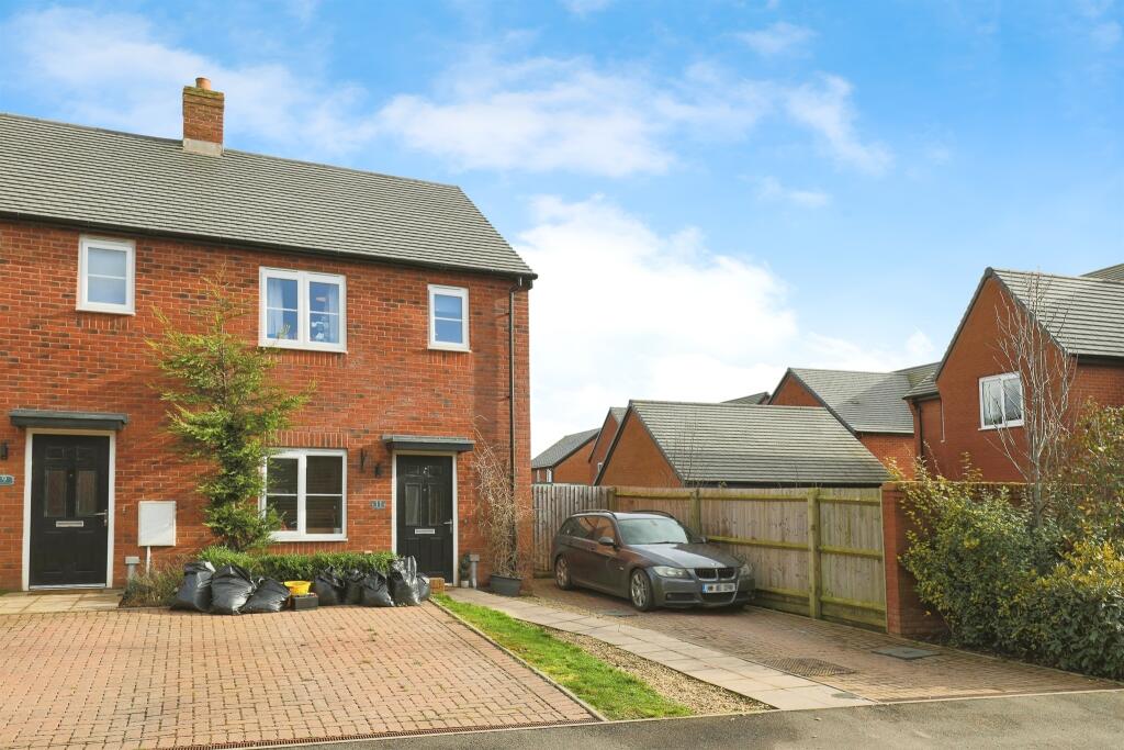2 bedroom end of terrace house for sale in Woodmanton Close, Clifton-on ...