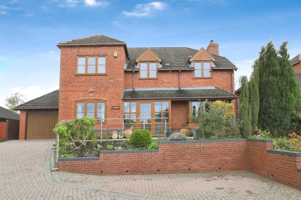 4 bedroom detached house for sale in Crown Court, Defford, Worcester, WR8