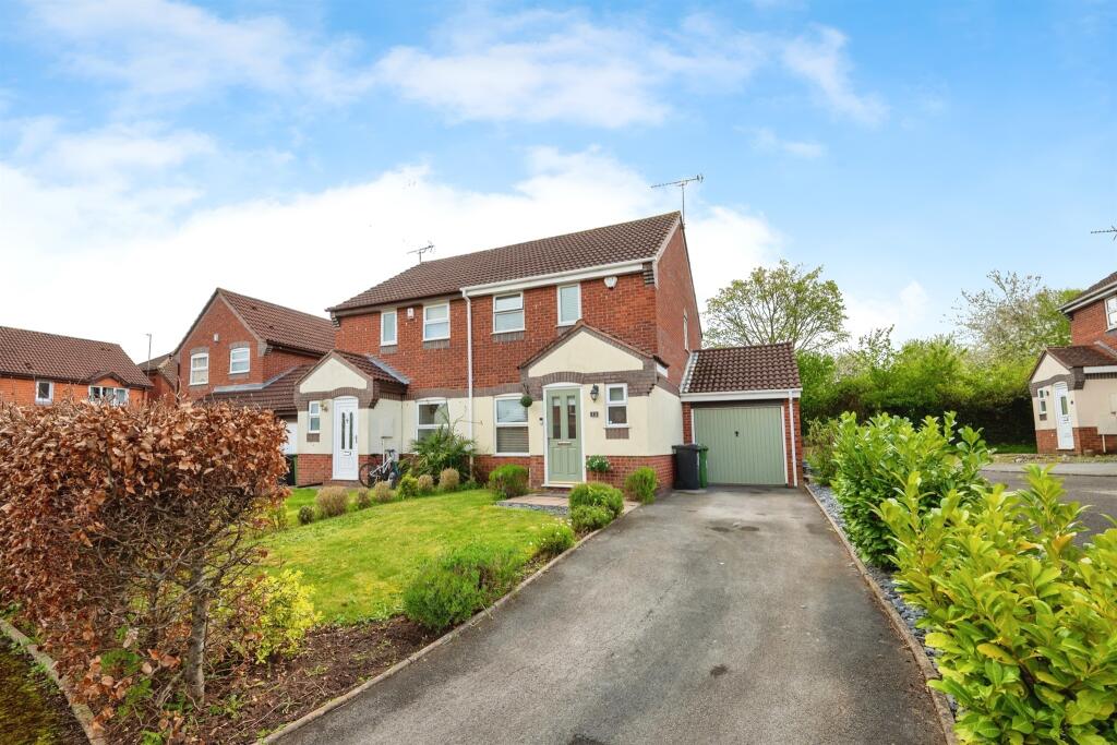 3 bedroom semi-detached house for sale in Hill Wood Close, Lyppard Hanford, Worcester, WR4