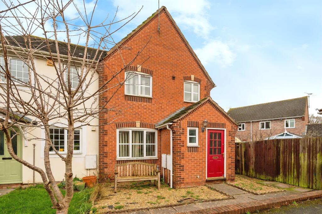 3 bedroom end of terrace house for sale in Dunmow Avenue, Harley Bakewell, Worcester, WR4