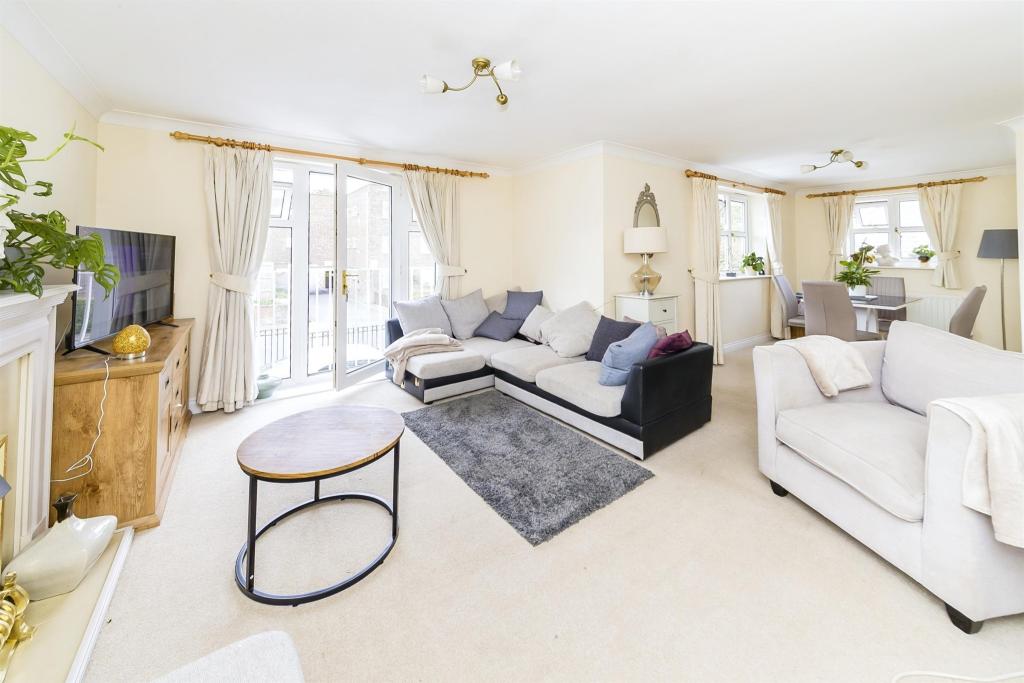2 bedroom apartment for sale in Warwick Road, Redhill, RH1