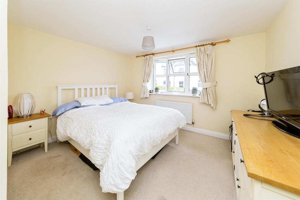 2 bedroom apartment for sale in Warwick Road, Redhill, RH1