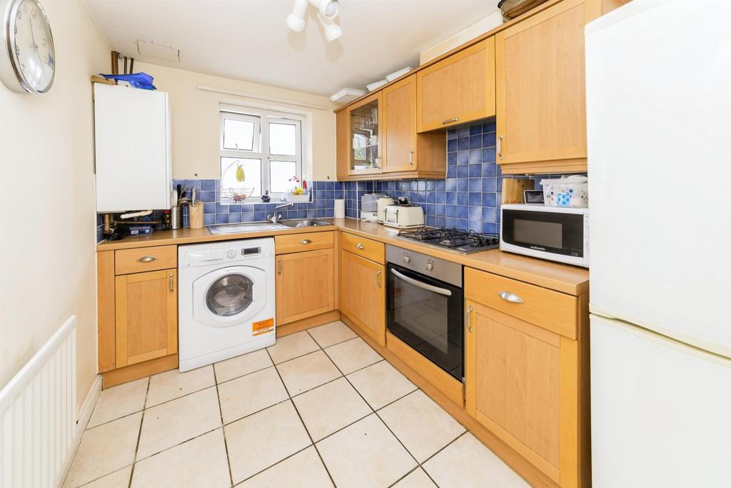 2 bedroom apartment for sale in Warwick Road, Redhill, RH1