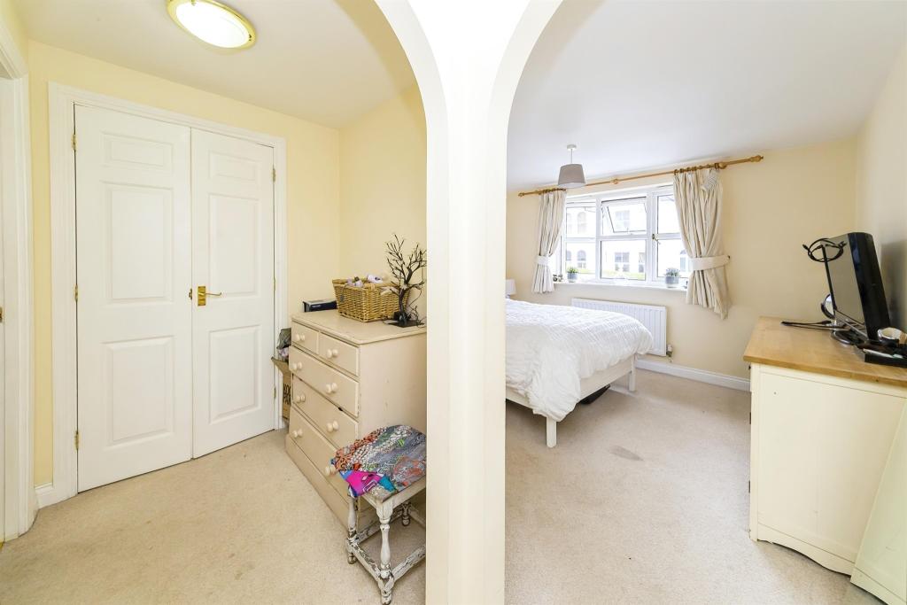 2 bedroom apartment for sale in Warwick Road, Redhill, RH1