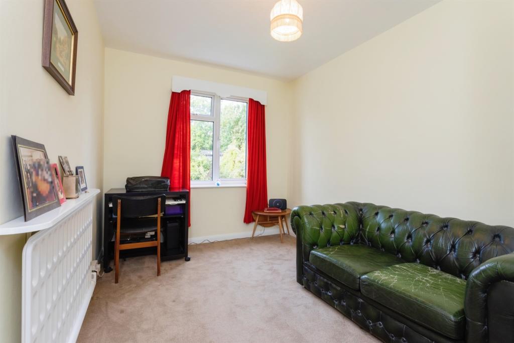 2 bedroom apartment for sale in Nutfield Road, Merstham, Redhill, RH1