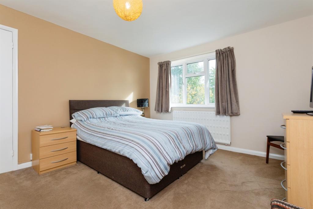 2 bedroom apartment for sale in Nutfield Road, Merstham, Redhill, RH1