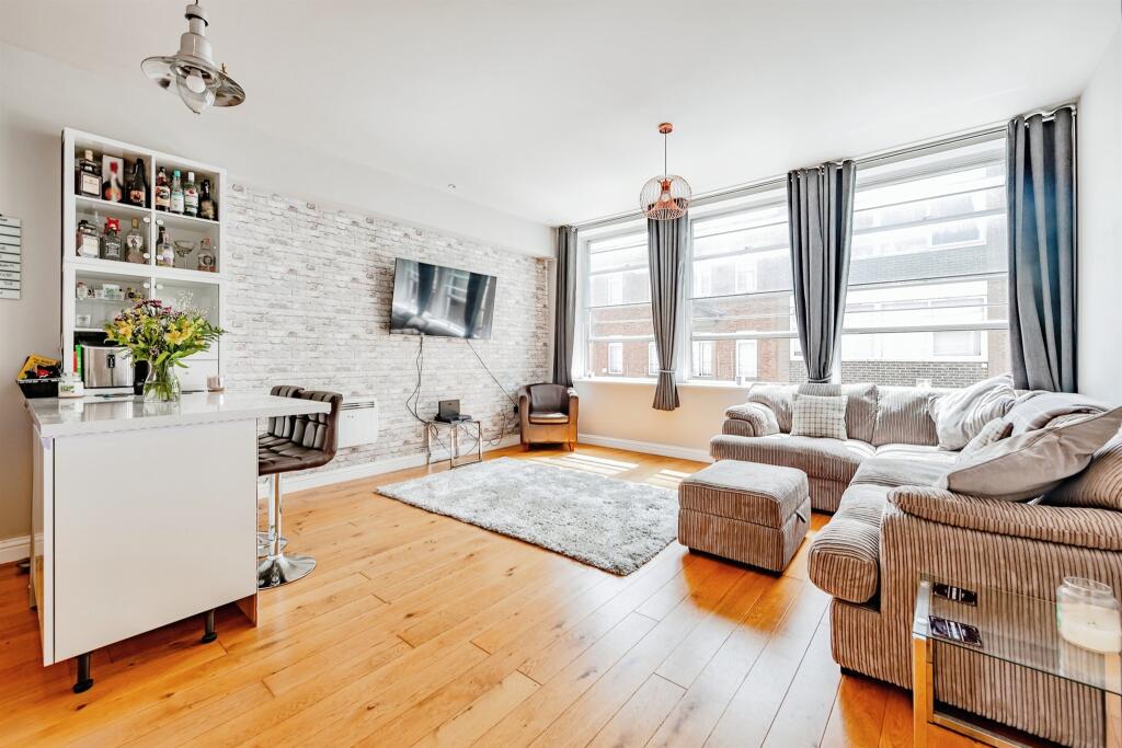 2 bedroom apartment for sale in Station Road, Redhill, RH1