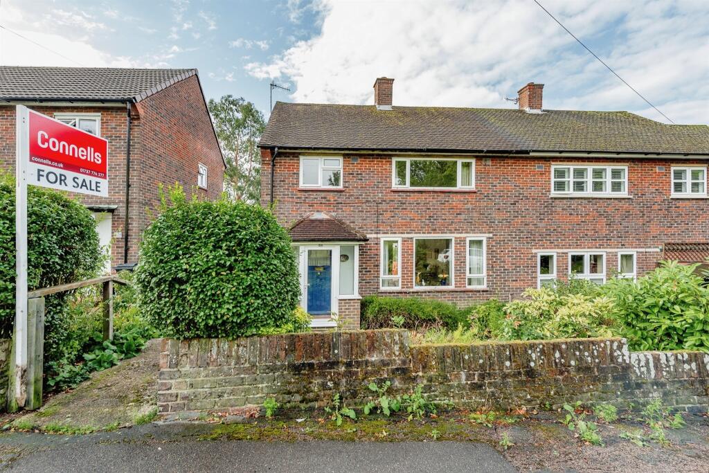3 bedroom semidetached house for sale in Radstock Way, Merstham
