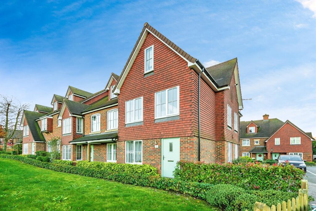 2 bedroom apartment for sale in Springfield Close, Salfords, Redhill, RH1