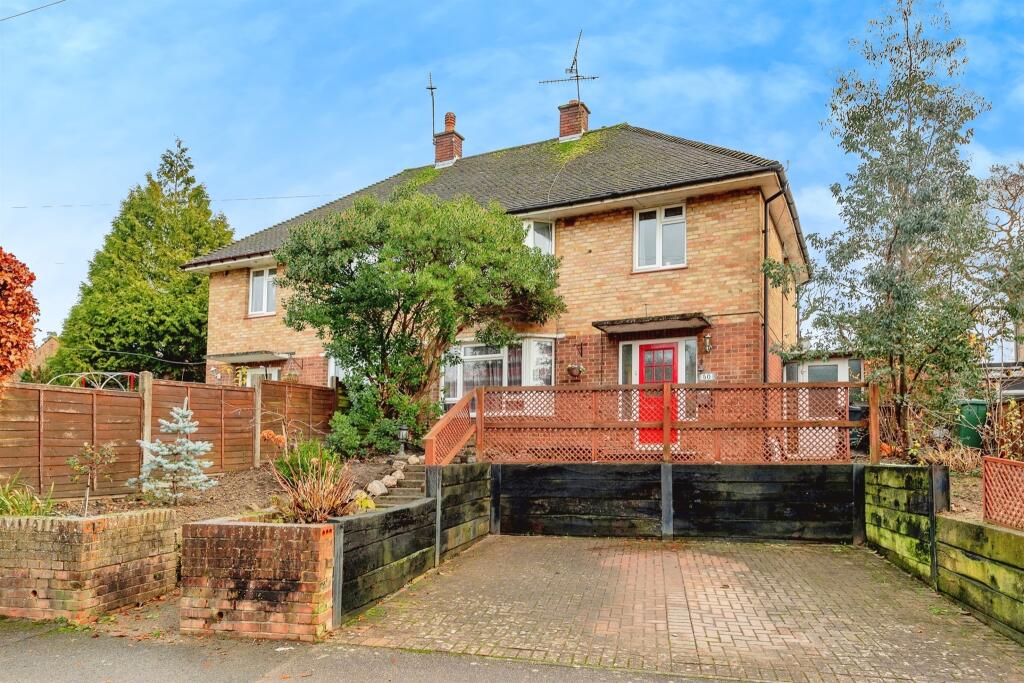 3 bedroom semidetached house for sale in Arbutus Road, Redhill, RH1