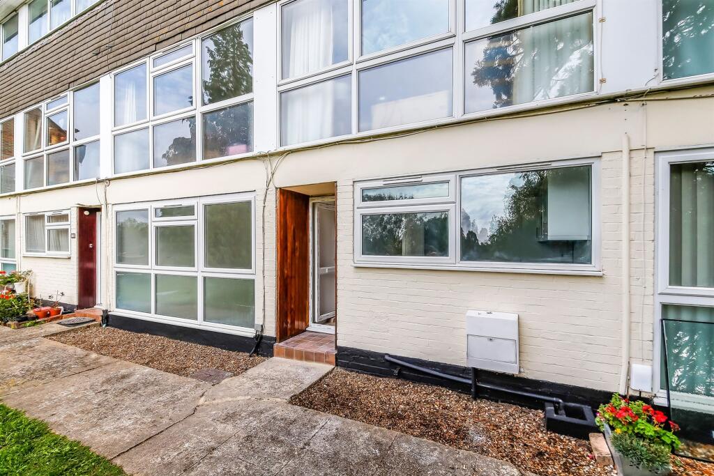 1 bedroom apartment for sale in Gatton Park Road, Redhill, RH1