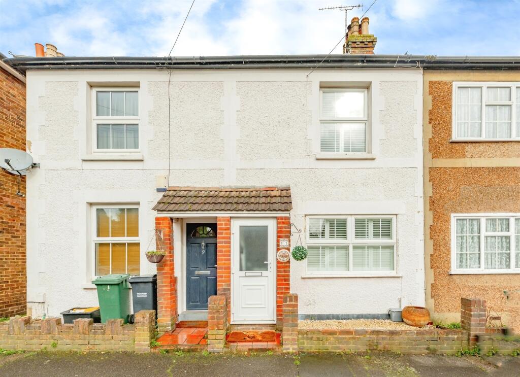 3 bedroom terraced house for sale in Albert Road, Merstham, Redhill, RH1
