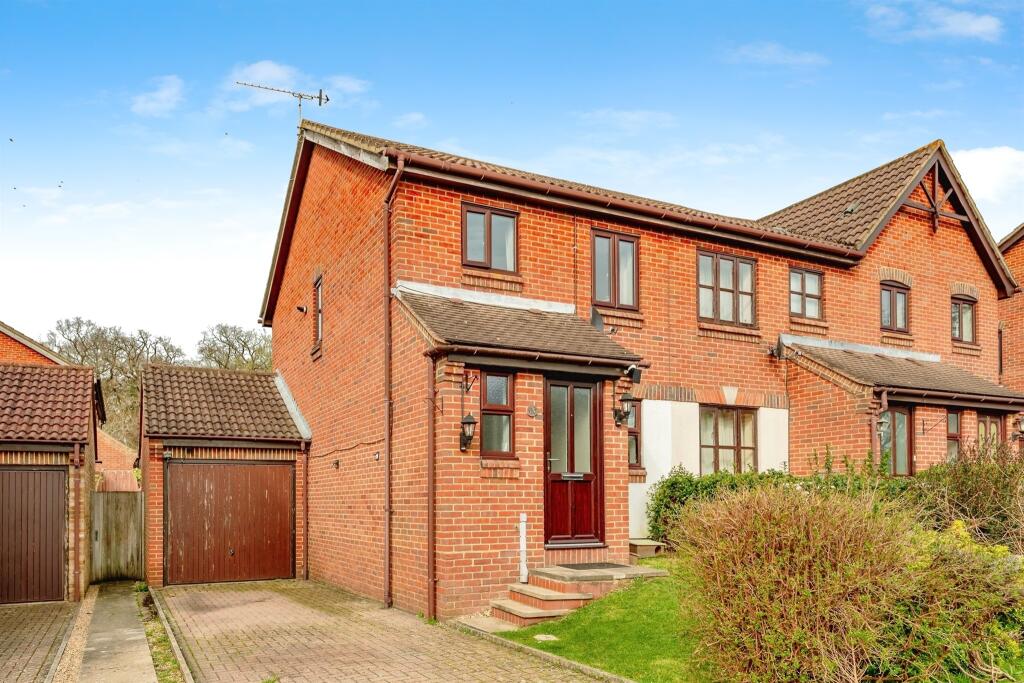 2 bedroom end of terrace house for sale in Alpine Road, Redhill, RH1