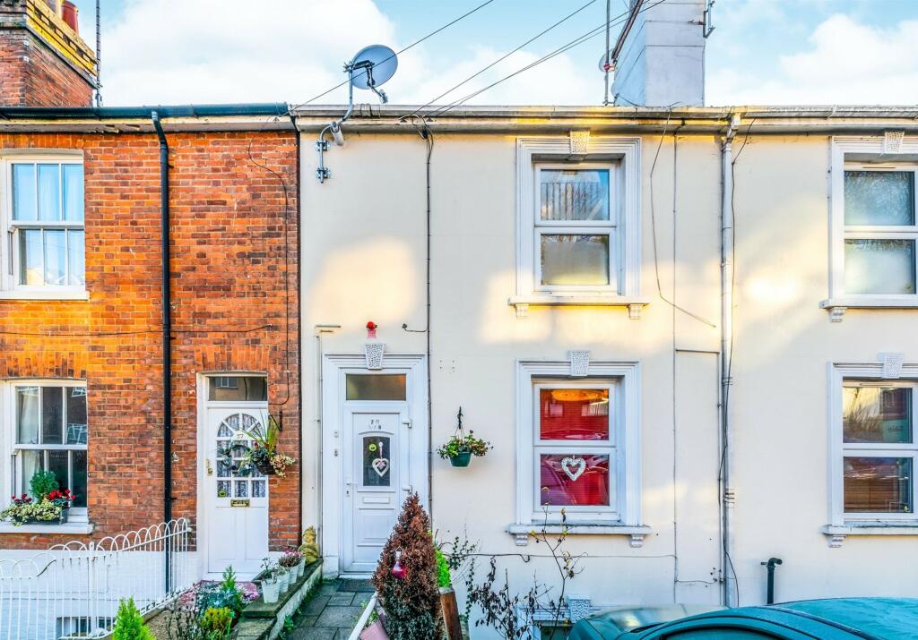 2 bedroom apartment for sale in Garlands Road, Redhill, RH1