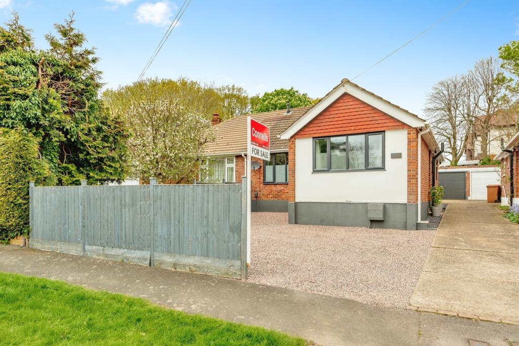 3 bedroom semidetached bungalow for sale in Copsleigh Close, Salfords