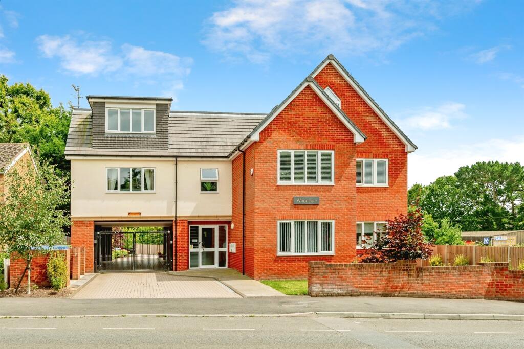 2 bedroom apartment for sale in Eastbourne Road, South Godstone