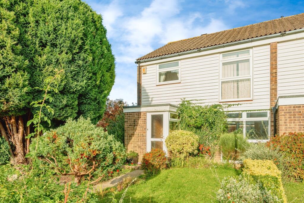 3 bedroom end of terrace house for sale in Bolters Road, Horley, RH6