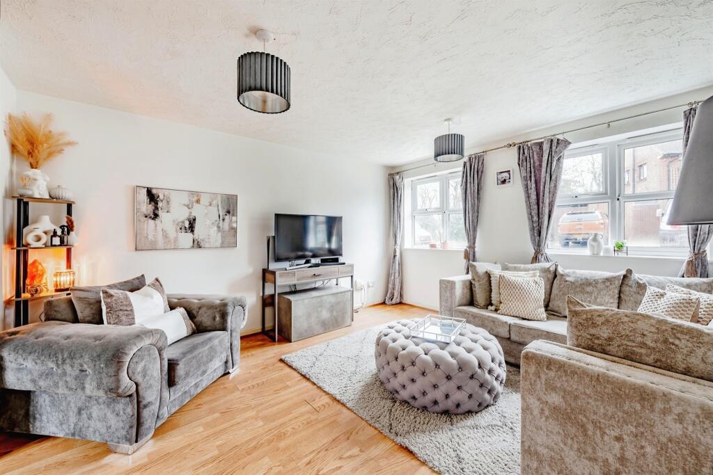 1 bedroom house for sale in Dingle Close, CRAWLEY, RH11