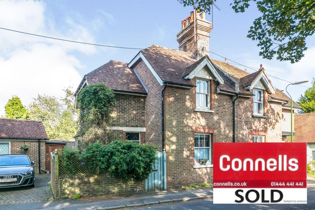 3 bedroom cottage for sale in London Lane, Cuckfield, Haywards Heath, RH17