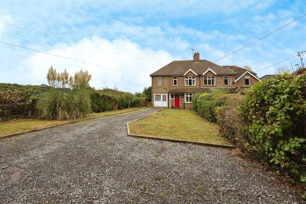 3 bedroom semidetached house for sale in Cuckfield Road, Burgess Hill