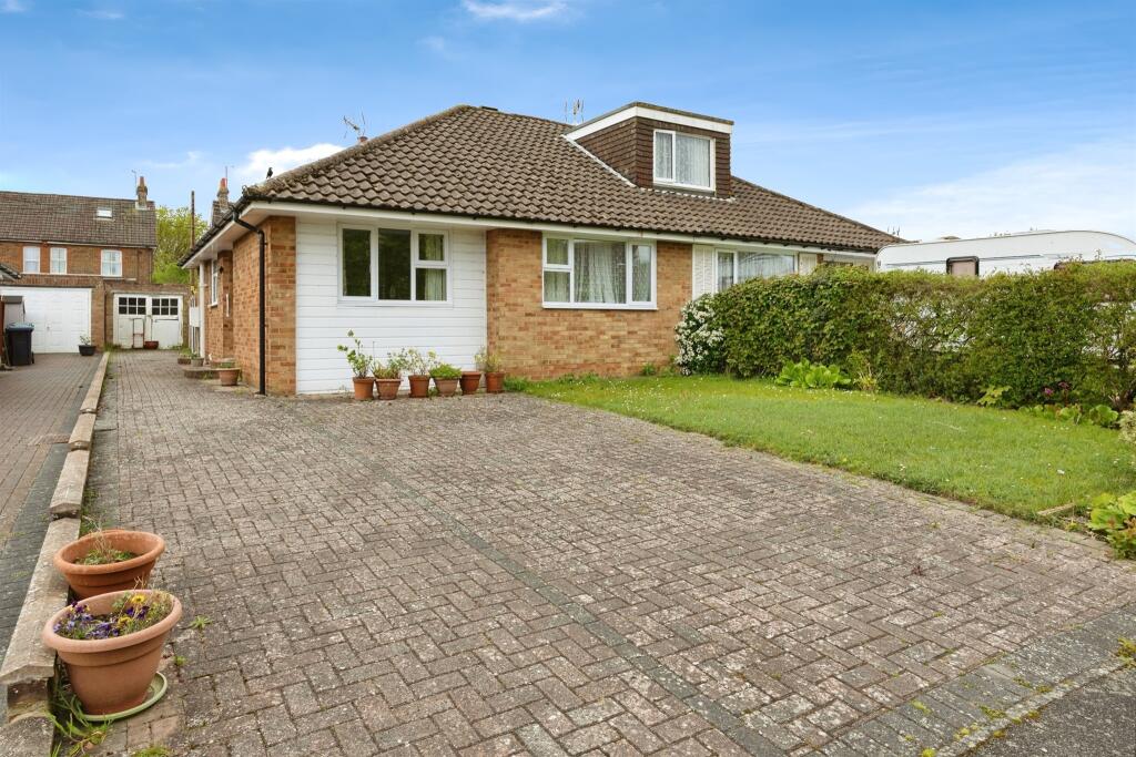 2 bedroom semidetached bungalow for sale in Brookway, BURGESS HILL, RH15