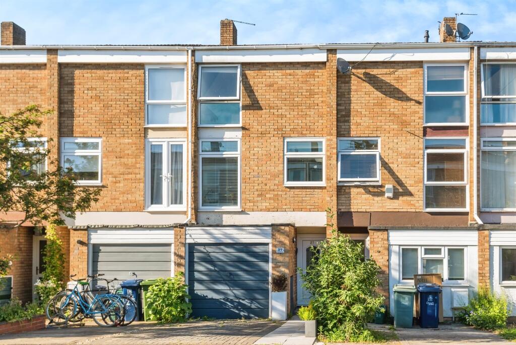 Main image of property: Harefields, Oxford