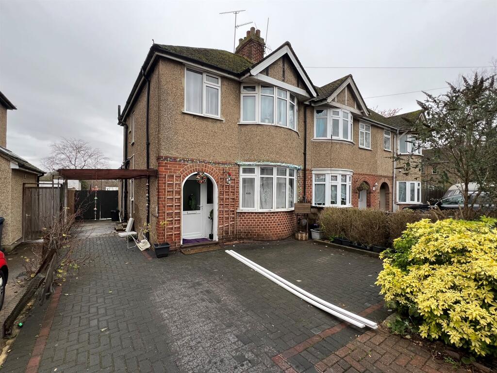 3 bedroom semi-detached house for sale in Cricket Road, Oxford, OX4