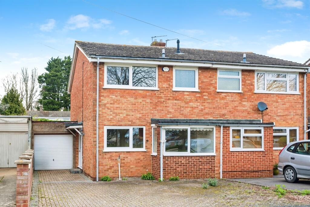 3 bedroom semidetached house for sale in Burwell Drive, Witney, OX28