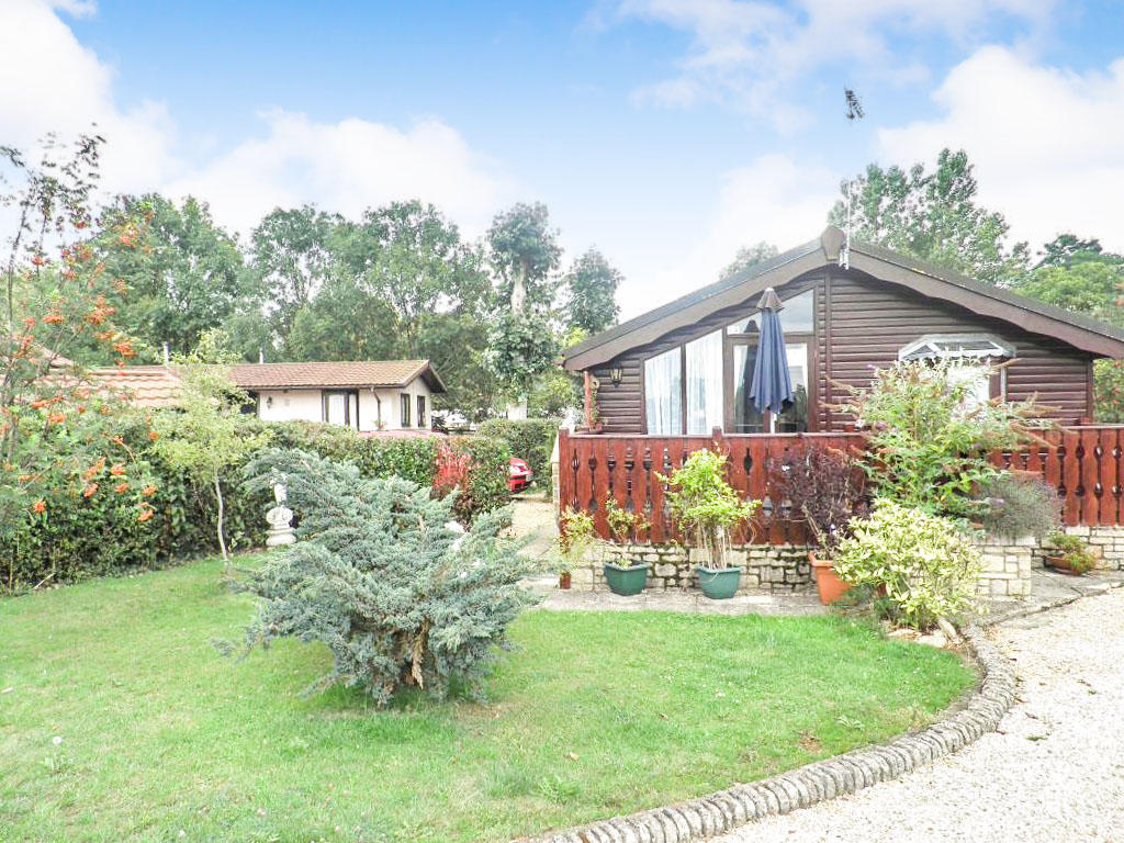 3 bedroom park home for sale in High Street, Standlake, Witney, OX29