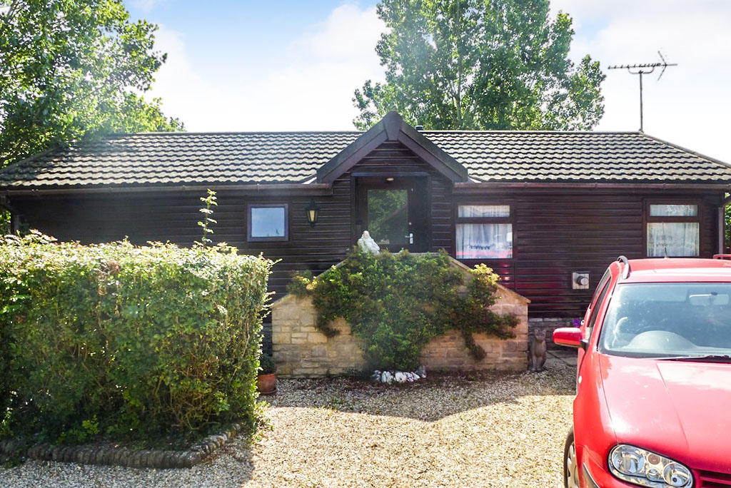 3 bedroom park home for sale in High Street, Standlake, Witney, OX29