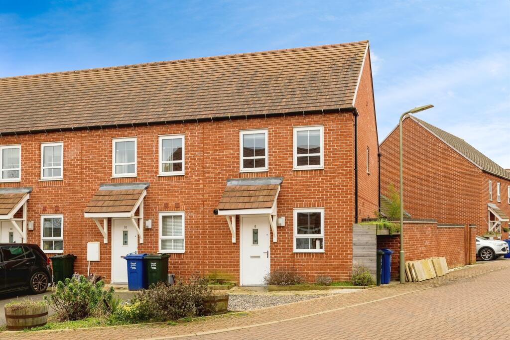 2 bedroom end of terrace house for sale in Robins Way, Bodicote