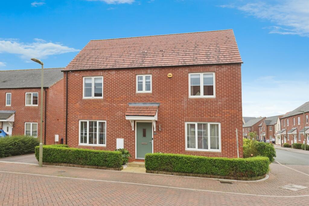 4 bedroom detached house for sale in Chaffinch Way, Bodicote, Banbury, OX15