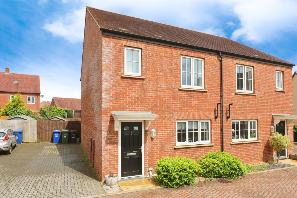 3 bedroom semidetached house for sale in Horley Drive, Banbury, OX16
