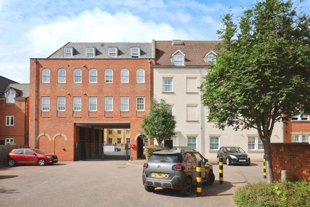 Main image of property: Peoples Place, Banbury