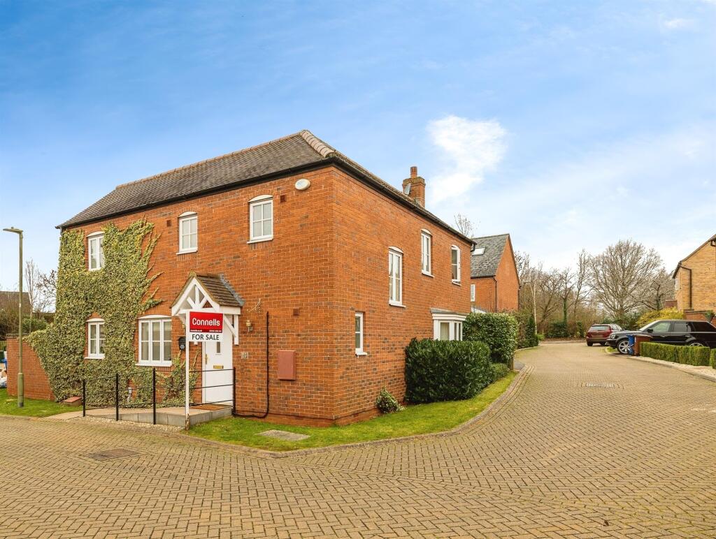 4 bedroom detached house for sale in Sage Close, Banbury, OX16