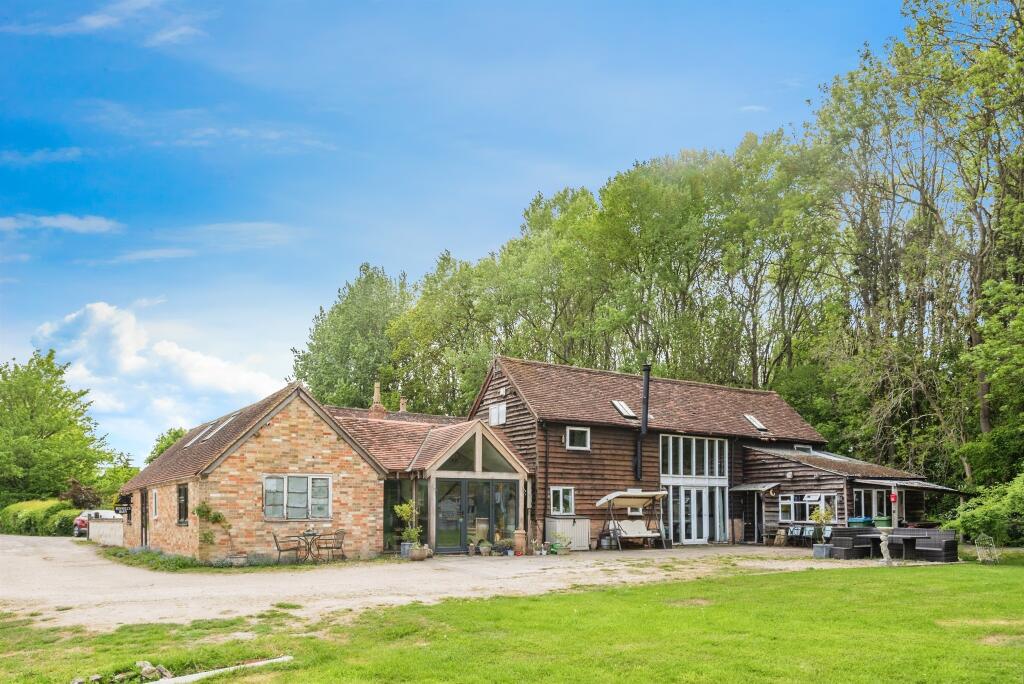 Main image of property: Oxford Road, Oakley, Aylesbury