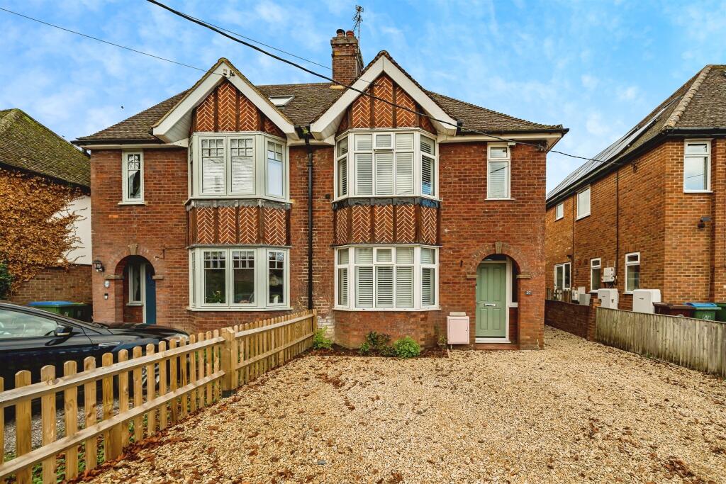 Main image of property: Chearsley Road, Long Crendon, Aylesbury