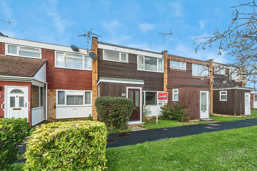 3 bedroom terraced house for sale in Thames Court, Riverdene