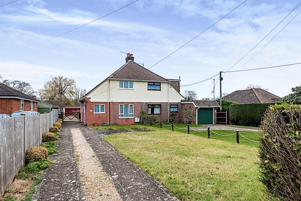 2 bedroom semidetached house for sale in Hatch Lane, Old Basing