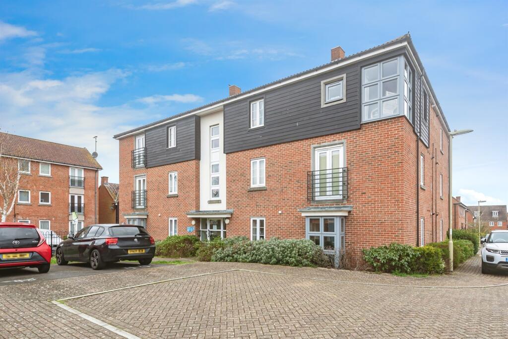 1 bedroom ground floor flat for sale in Englefield Way, Basingstoke, RG24