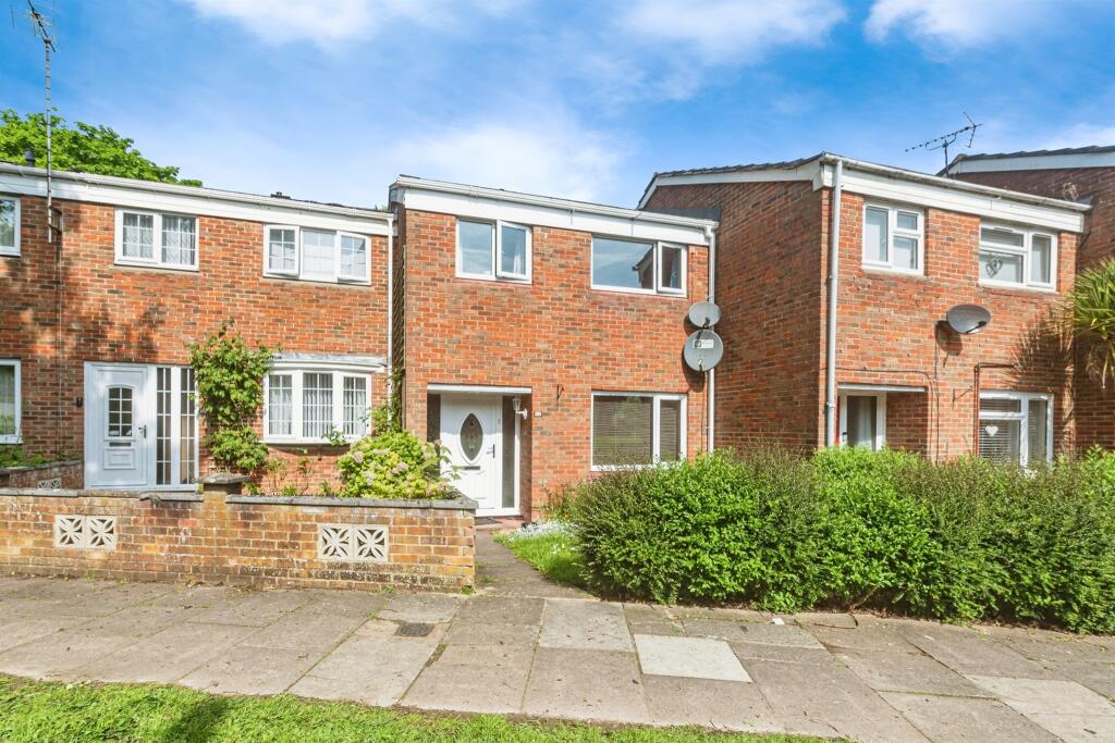 3 bedroom terraced house for sale in Chaucer Close, Popley, Basingstoke