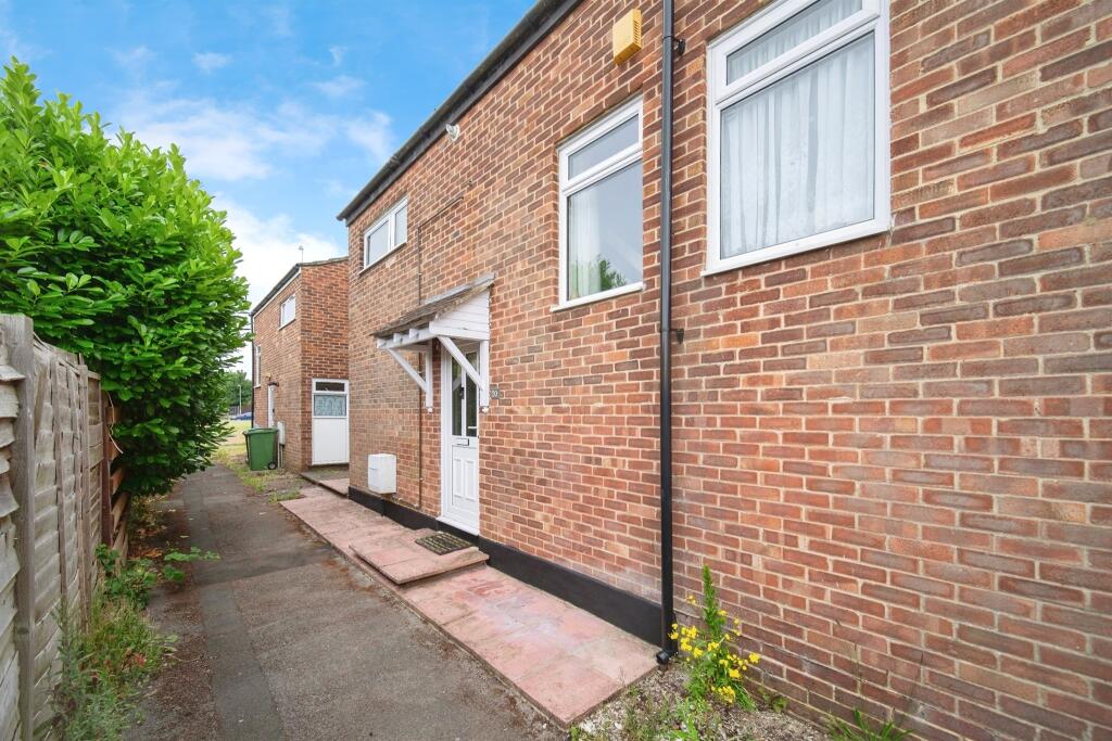 3 bedroom terraced house for sale in Butler Close, South Ham, Basingstoke, RG22