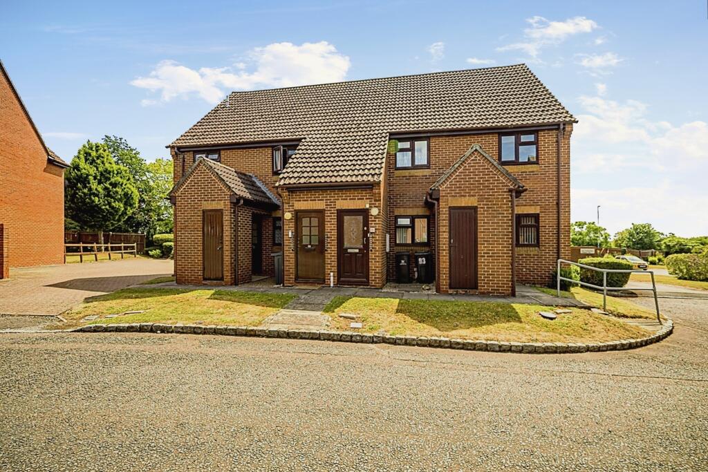 2 bedroom retirement property for sale in Lansdowne Way, High HP11