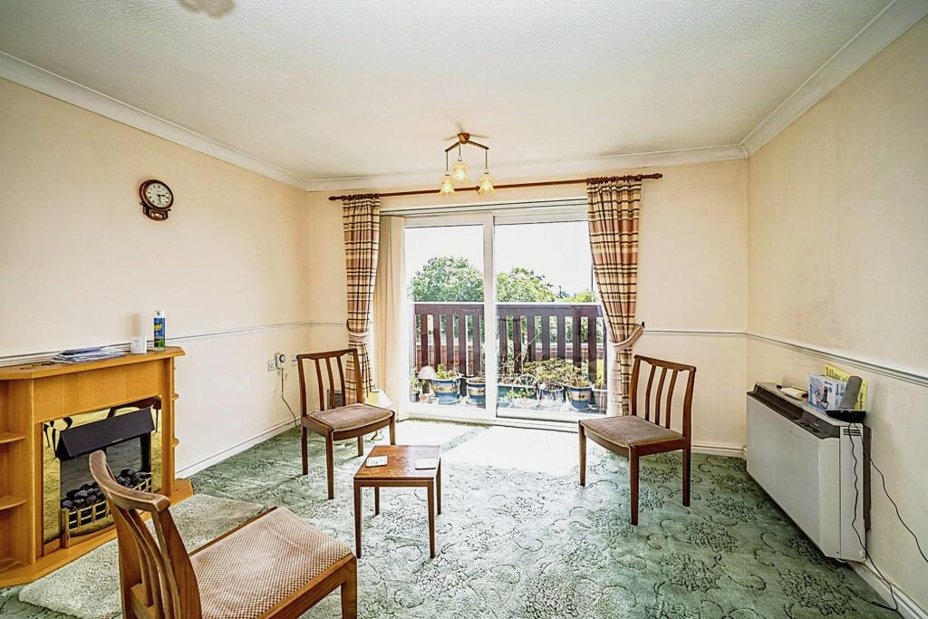 2 bedroom retirement property for sale in Lansdowne Way, High HP11