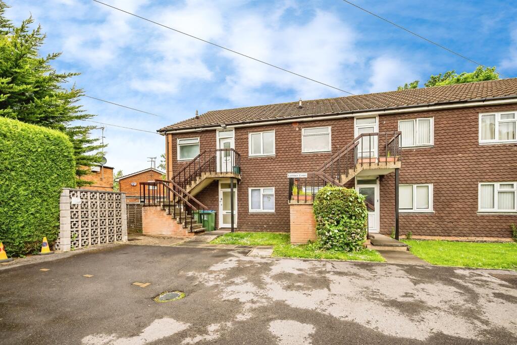 2 bedroom for sale in Tring Road, Aylesbury, HP20