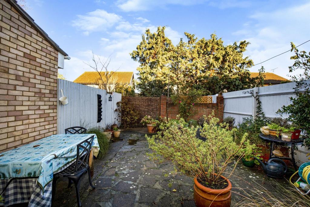 3 bedroom terraced house for sale in Caldecott Close, Abingdon, OX14