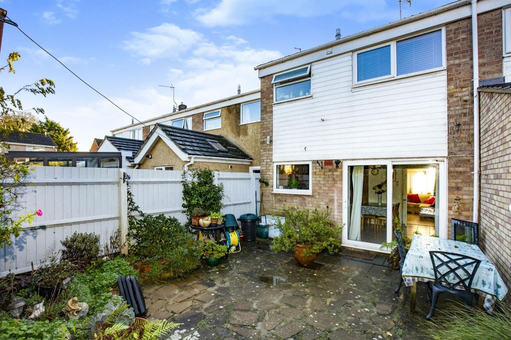 3 bedroom terraced house for sale in Caldecott Close, Abingdon, OX14