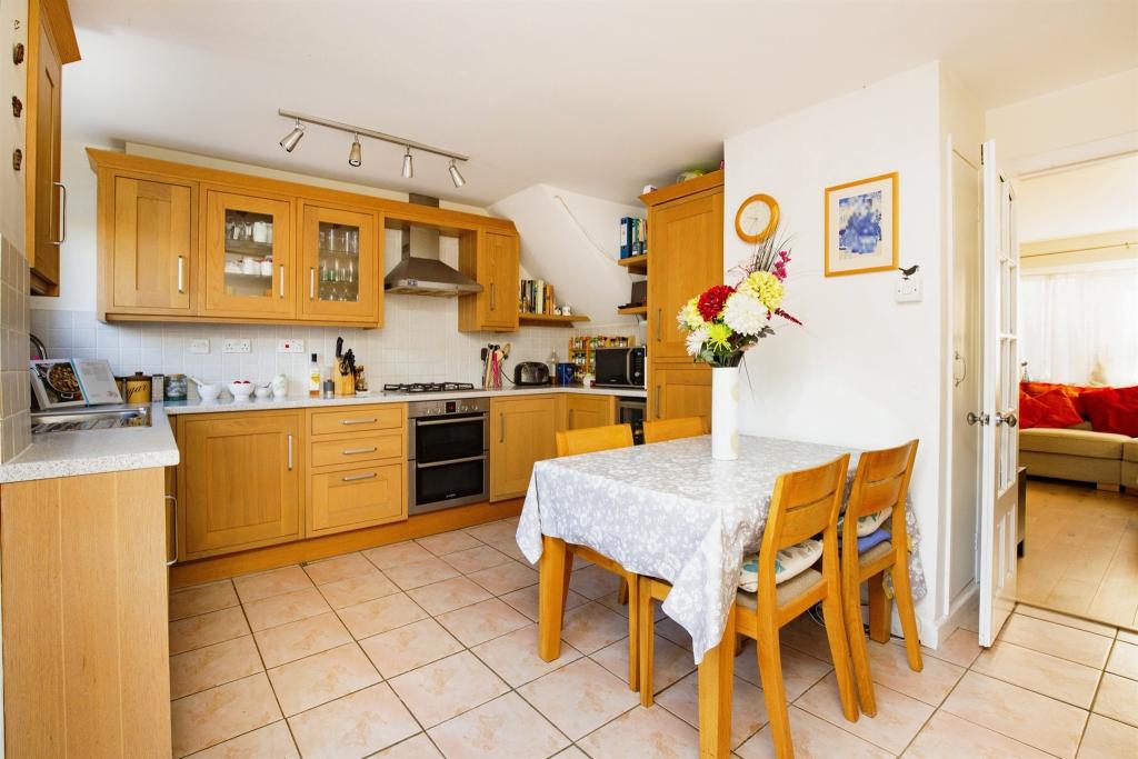 3 bedroom terraced house for sale in Caldecott Close, Abingdon, OX14