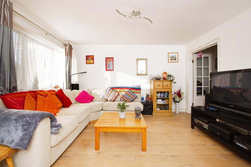 3 bedroom terraced house for sale in Caldecott Close, Abingdon, OX14