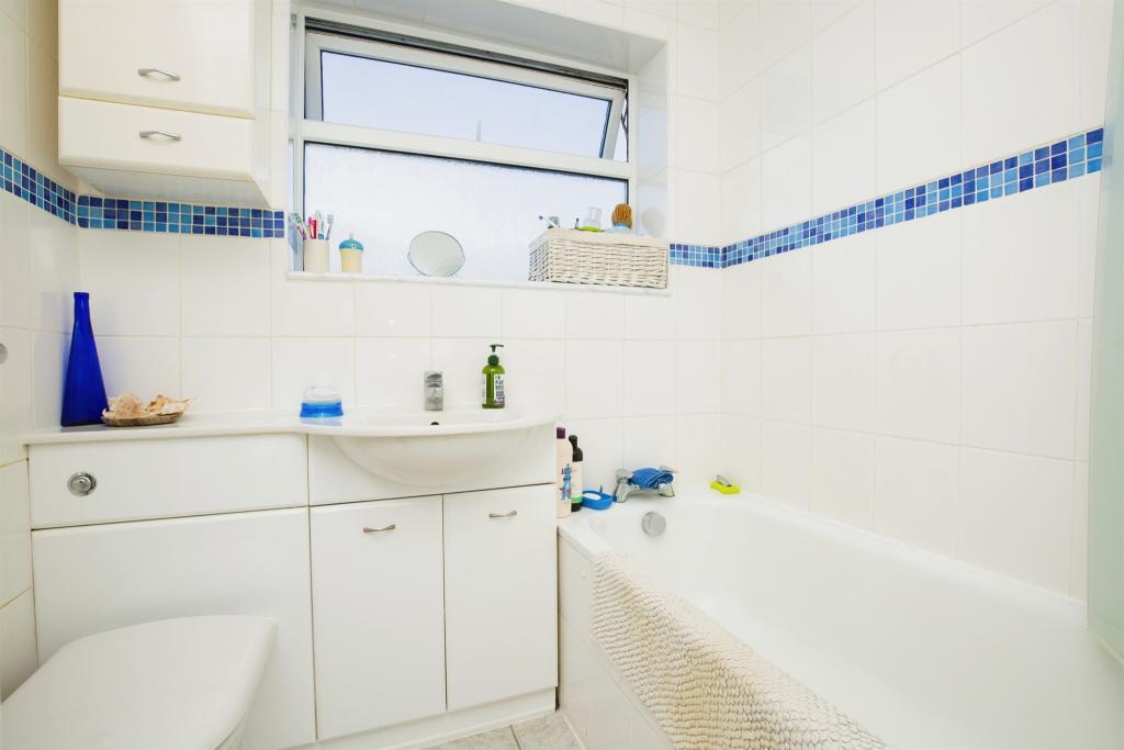 3 bedroom terraced house for sale in Caldecott Close, Abingdon, OX14